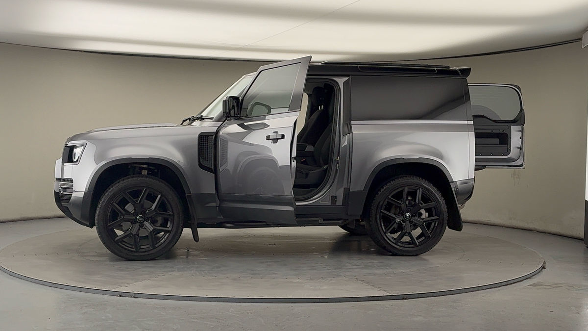 Used Land Rover Defender 90 2022 for sale - 77668187: Photo 47