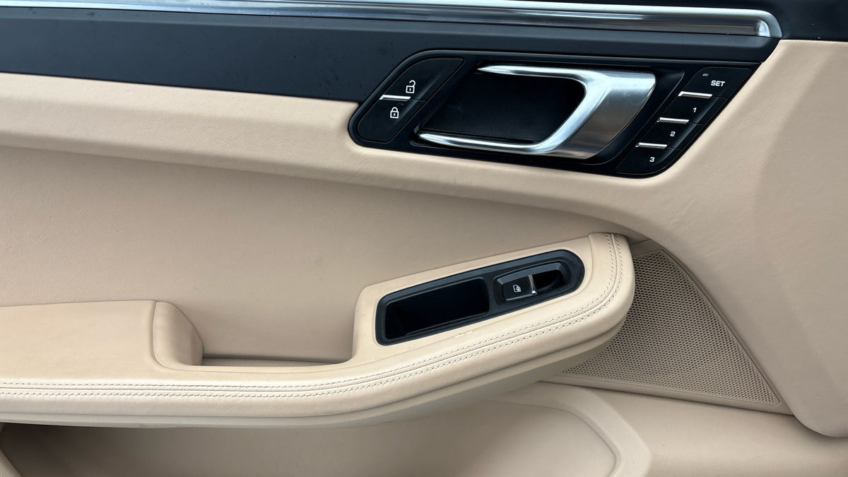 Used Porsche Macan 2023 for sale - 77228059: Photo 19