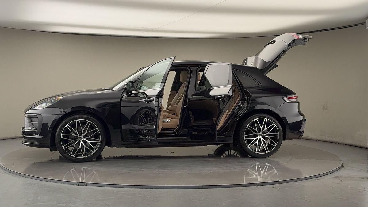 Used Porsche Macan 2023 for sale - 77228059: Photo 49