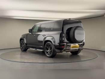 Used Land Rover Defender 110 2021 for sale - 76119501: Photo