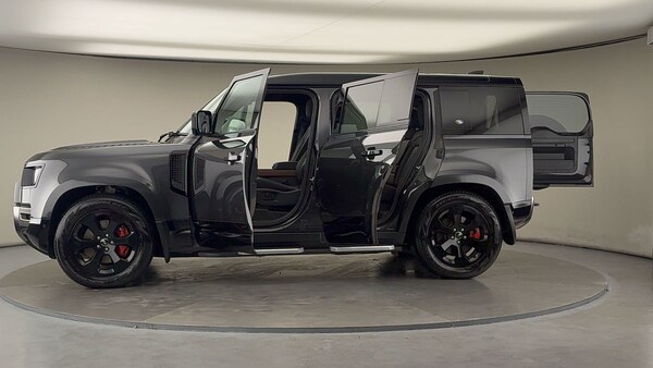 Used Land Rover Defender 110 2021 for sale - 76119501: Photo 47
