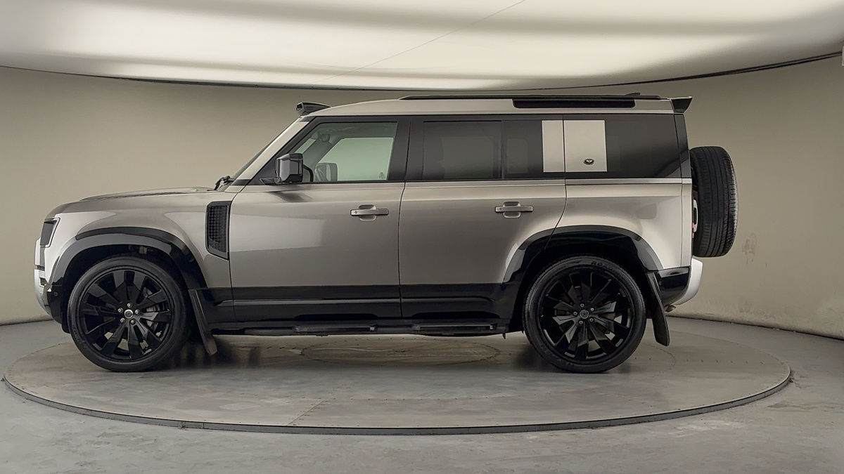 Used Land Rover Defender 2021 for sale - 77632333: Photo 15