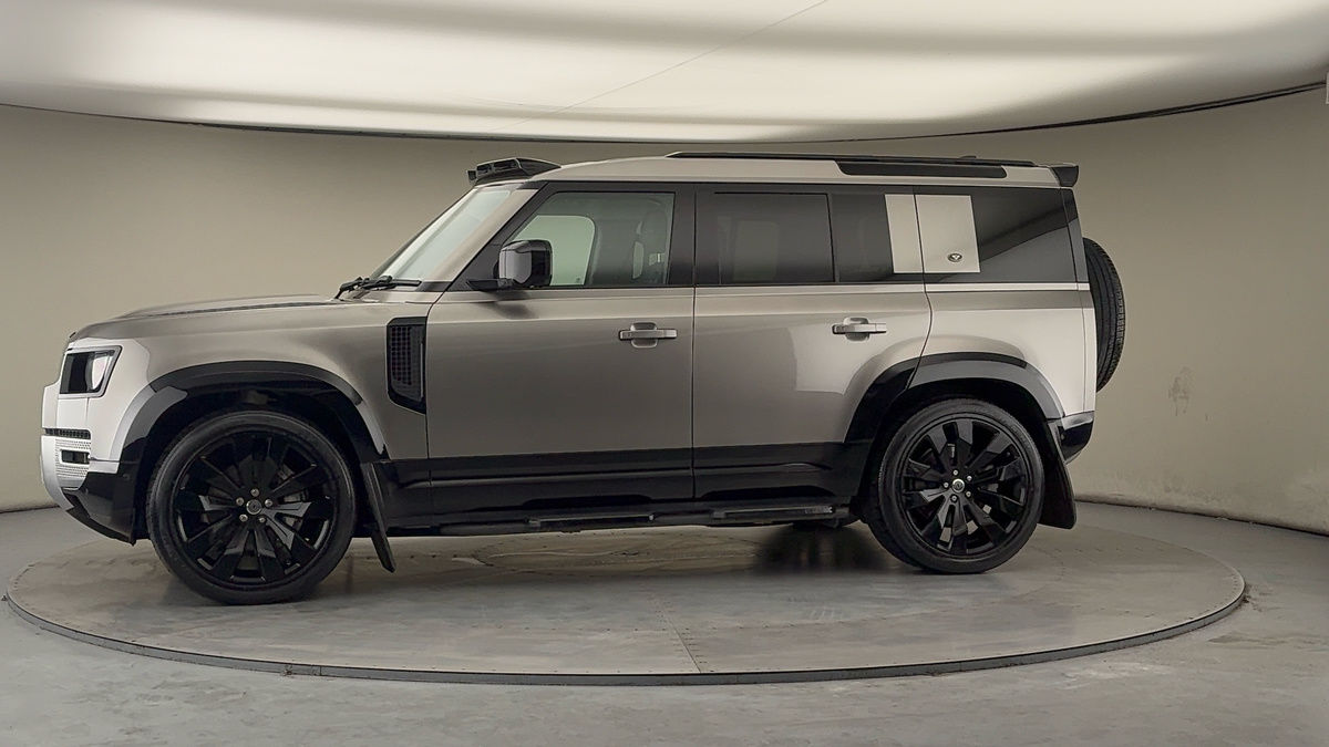 Used Land Rover Defender 2021 for sale - 77632333: Photo 28