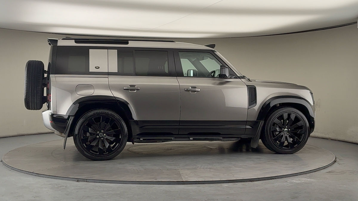 Used Land Rover Defender 2021 for sale - 77632333: Photo 37