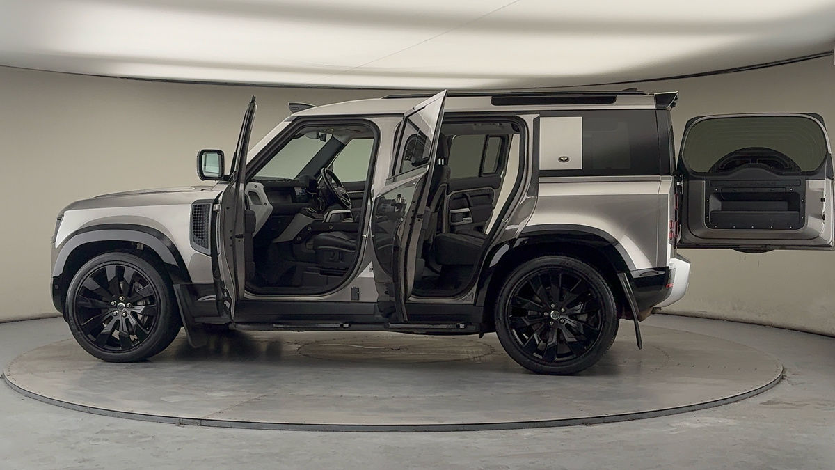 Used Land Rover Defender 2021 for sale - 77632333: Photo 46