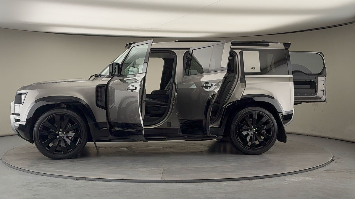 Used Land Rover Defender 2021 for sale - 77632333: Photo 47