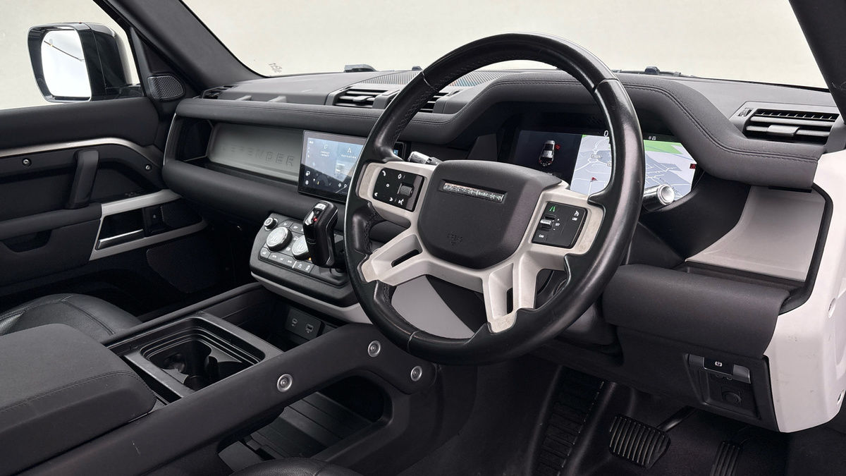 Used Land Rover Defender 2021 for sale - 77632333: Photo 5