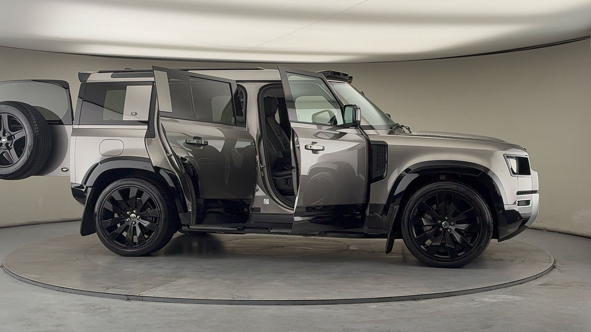 Used Land Rover Defender 2021 for sale - 77632333: Photo 55