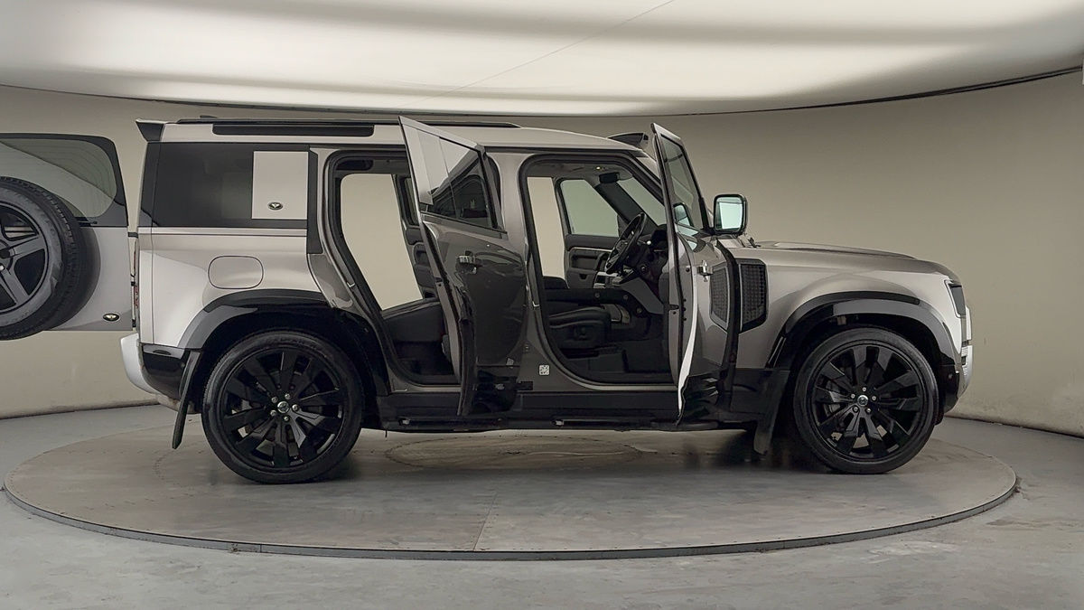 Used Land Rover Defender 2021 for sale - 77632333: Photo 56