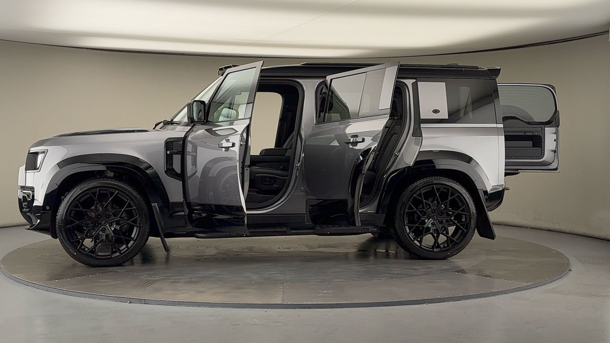 Used Land Rover Defender 110 2024 for sale - 75999276: Photo 52