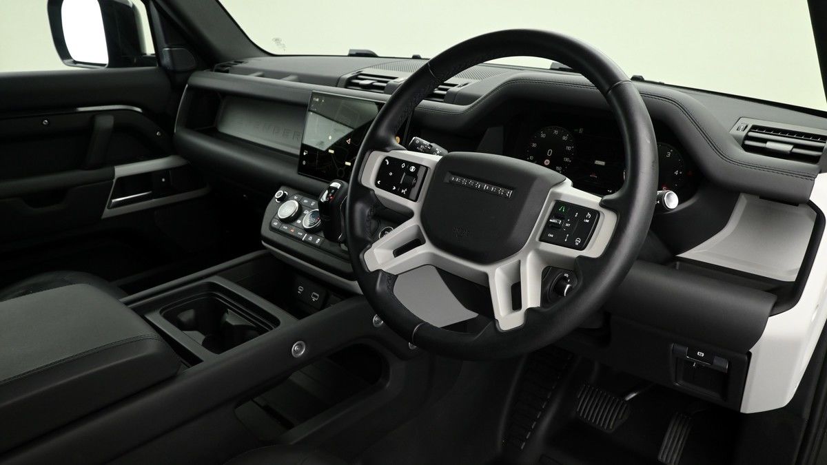 Used Land Rover Defender 110 2024 for sale - 75427632: Photo 2