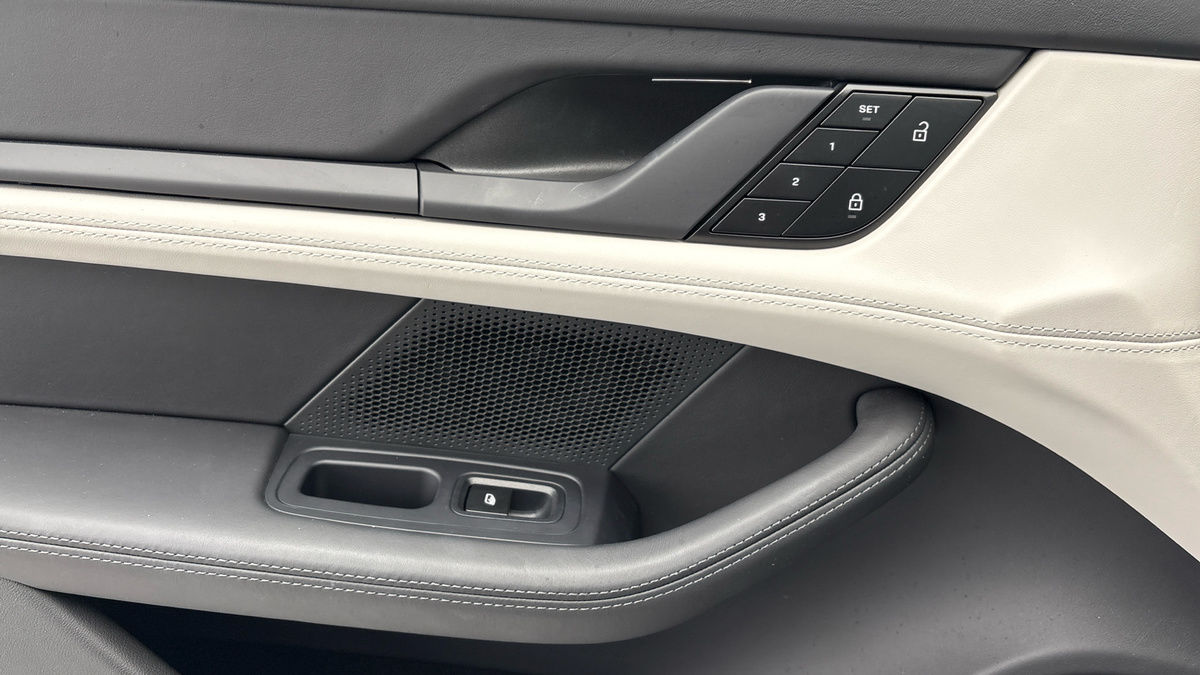 Used Porsche Taycan 2023 for sale - 75729981: Photo 19