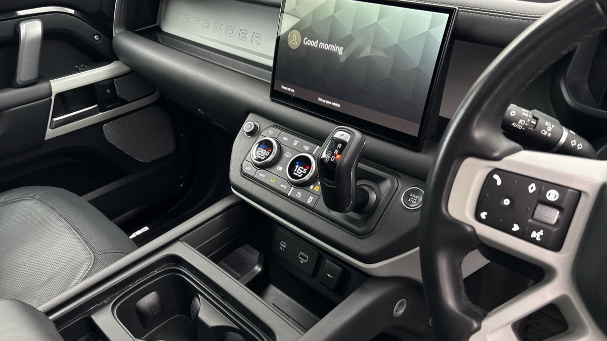 Used Land Rover Defender 130 2023 for sale - 78018082: Photo 18