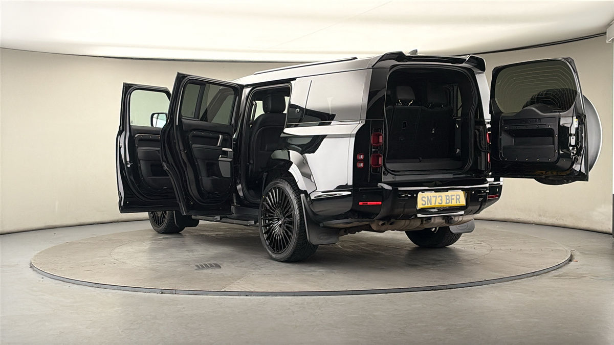 Used Land Rover Defender 130 2023 for sale - 78018082: Photo 23