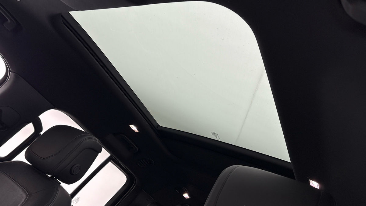 Used Land Rover Defender 130 2023 for sale - 78018082: Photo 6