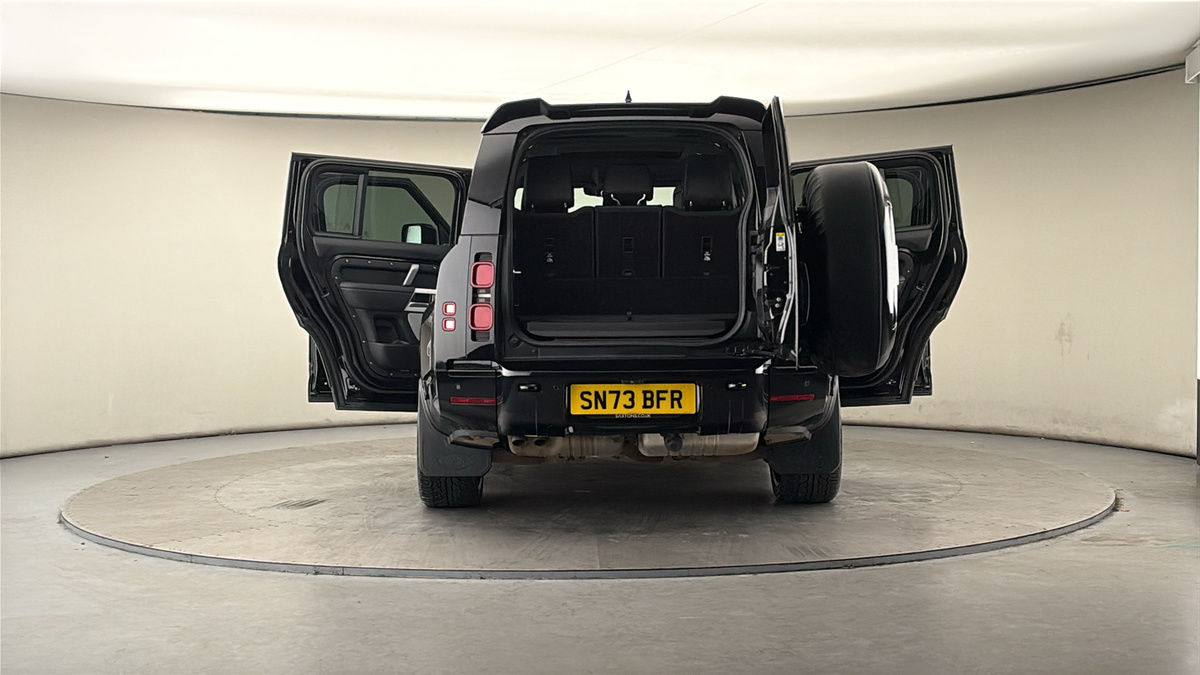 Used Land Rover Defender 130 2023 for sale - 78018082: Photo 65