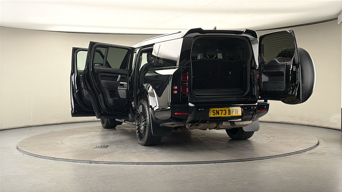 Used Land Rover Defender 130 2023 for sale - 78018082: Photo 66