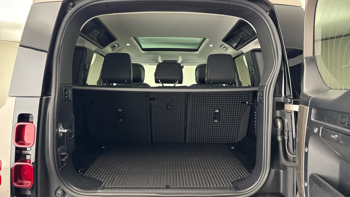 Used Land Rover Defender 2023 for sale - 78168174: Photo 11