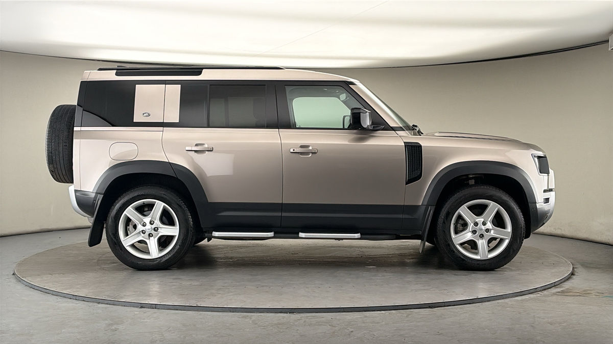 Used Land Rover Defender 2023 for sale - 78168174: Photo 16