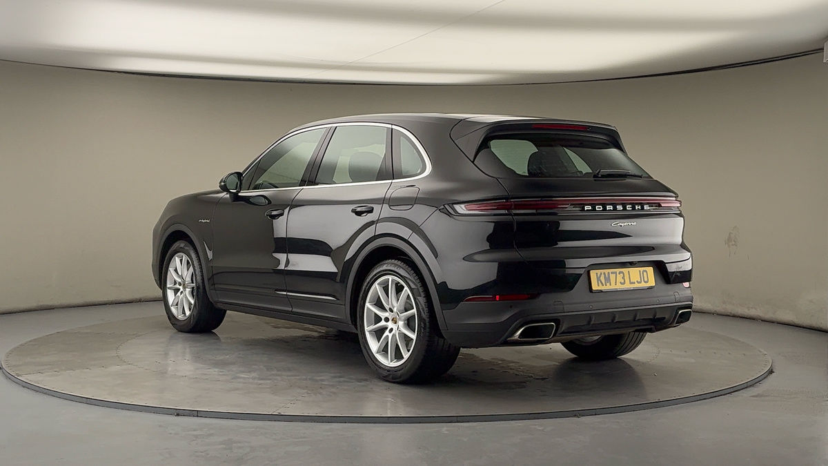 Used Porsche Cayenne 2023 for sale - 77213241: Photo 2