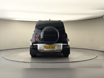 Used Land Rover Defender 110 2024 for sale - 77781279: Photo