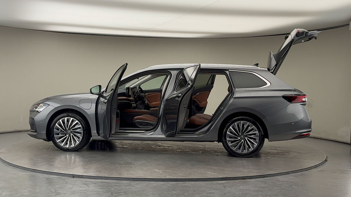 Used Skoda Superb 2025 for sale - 77572490: Photo 46