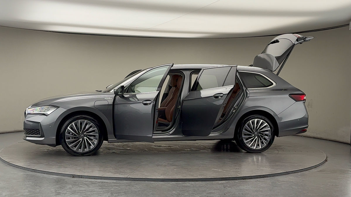 Used Skoda Superb 2025 for sale - 77572490: Photo 47