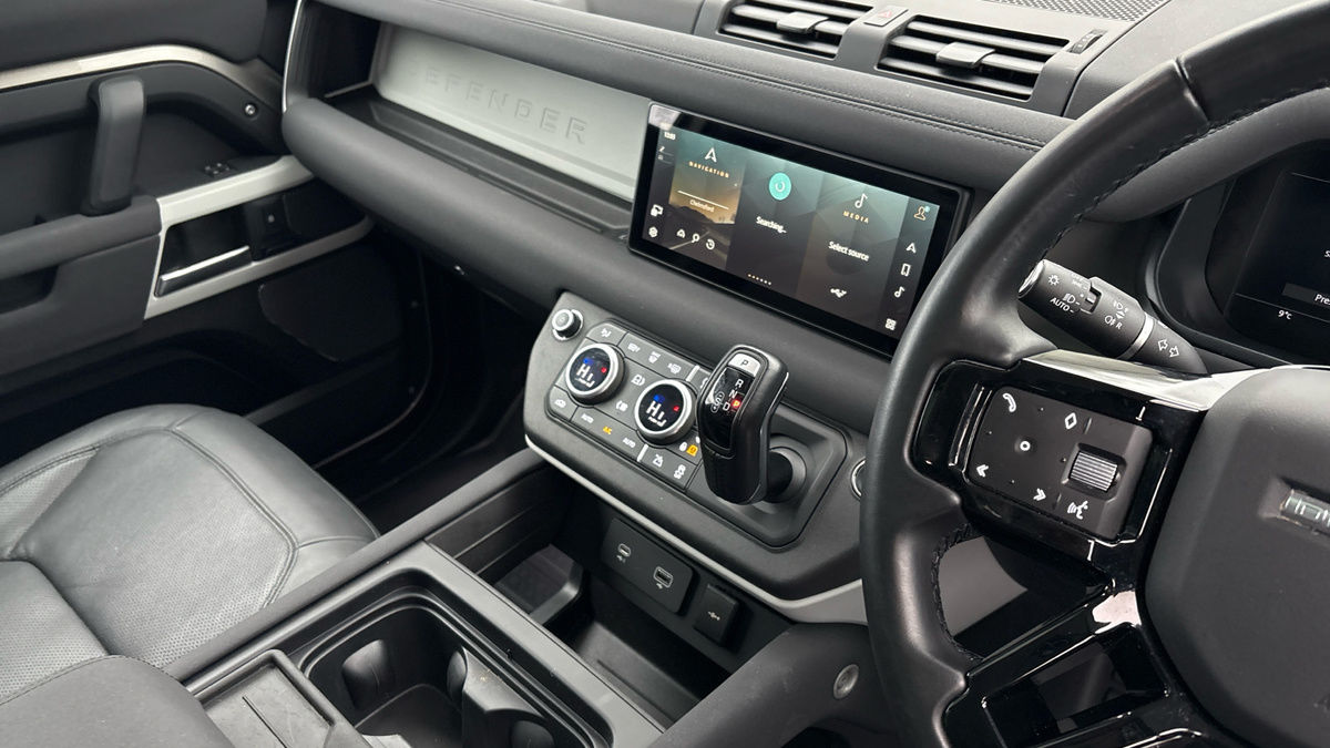 Used Land Rover Defender 2023 for sale - 77264198: Photo 18