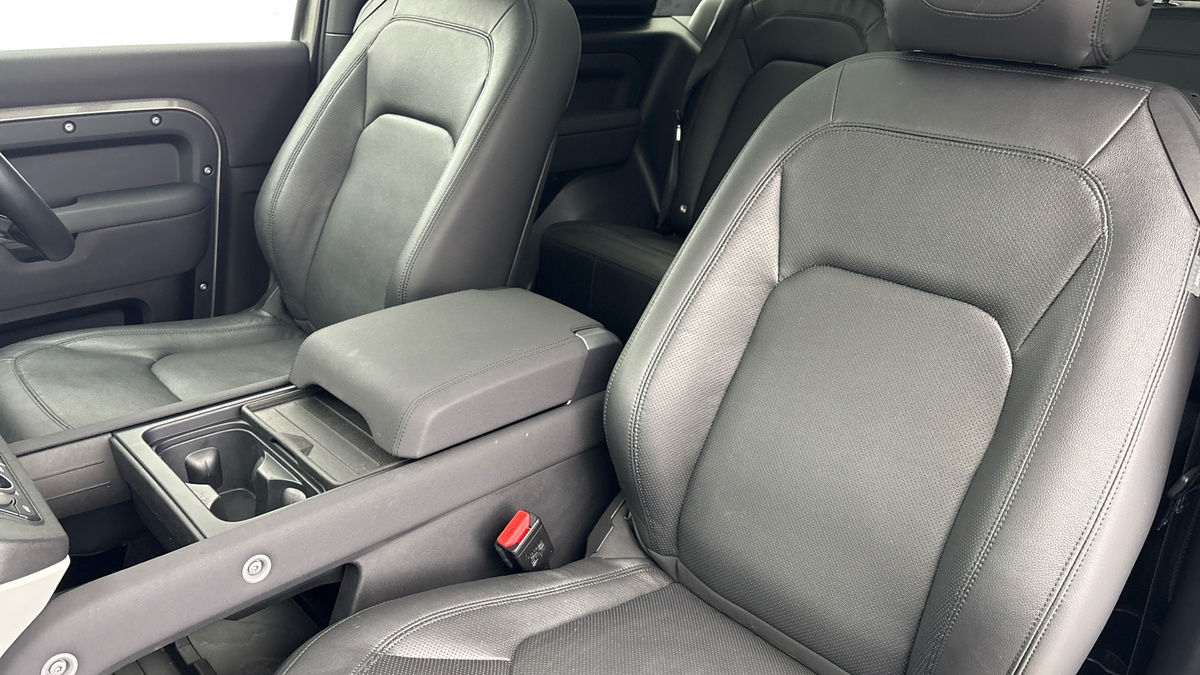 Used Land Rover Defender 2023 for sale - 77264198: Photo 7