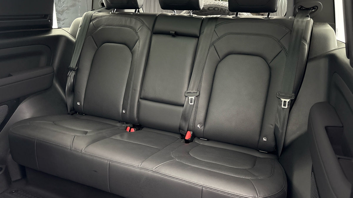 Used Land Rover Defender 2023 for sale - 77264198: Photo 8