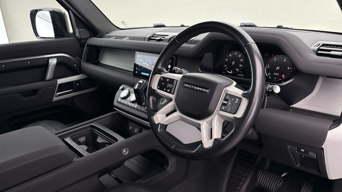 Used Land Rover Defender 110 2022 for sale - 76896701: Photo 5