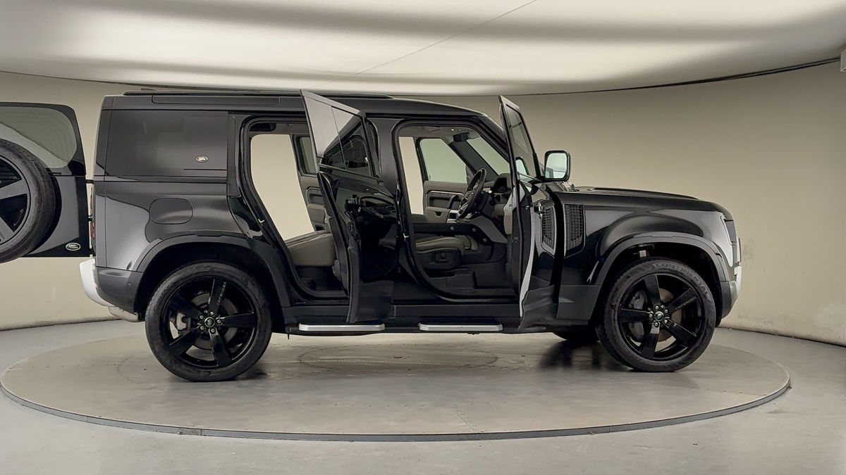 Used Land Rover Defender 110 2023 for sale - 77118326: Photo 56