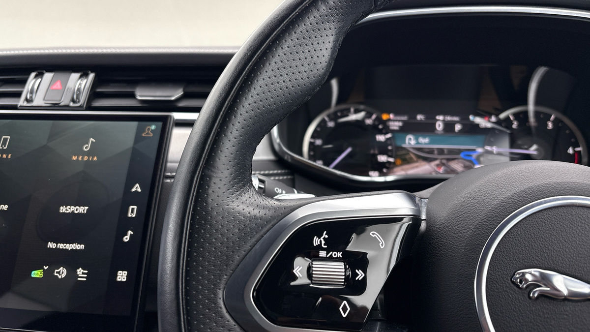 Used Jaguar F-Pace 2022 for sale - 76725445: Photo 13