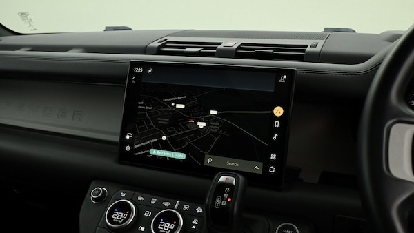 Used Land Rover Defender 110 2022 for sale - 75631747: Photo 11