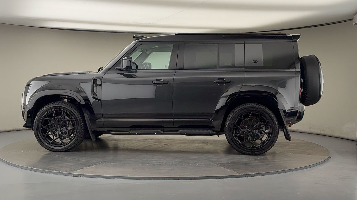 Used Land Rover Defender 110 2023 for sale - 75912458: Photo 31