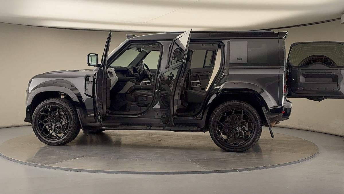 Used Land Rover Defender 110 2023 for sale - 75912458: Photo 50