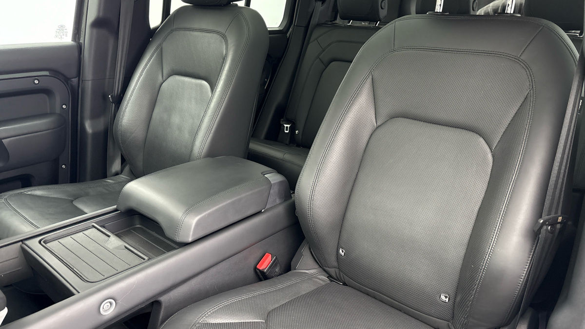 Used Land Rover Defender 110 2023 for sale - 75912458: Photo 7