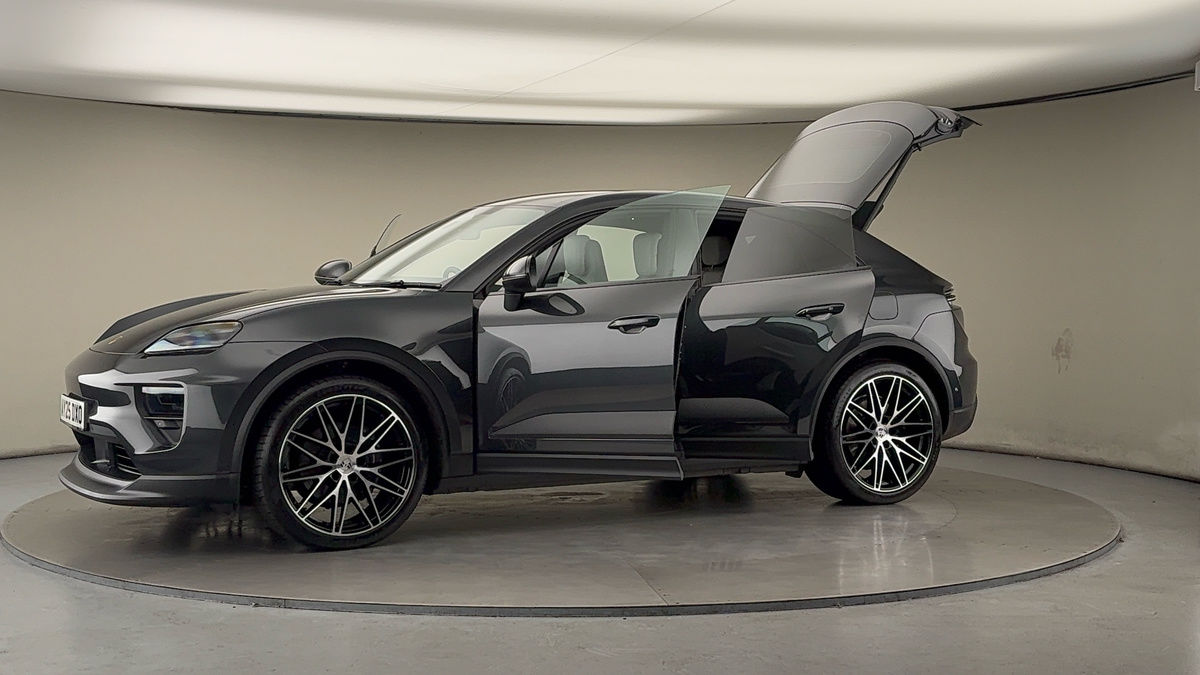 Used Porsche Macan 2025 for sale - 76536435: Photo 100