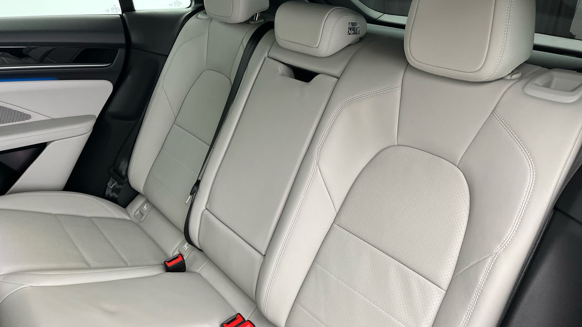 Used Porsche Macan 2025 for sale - 76536435: Photo 15