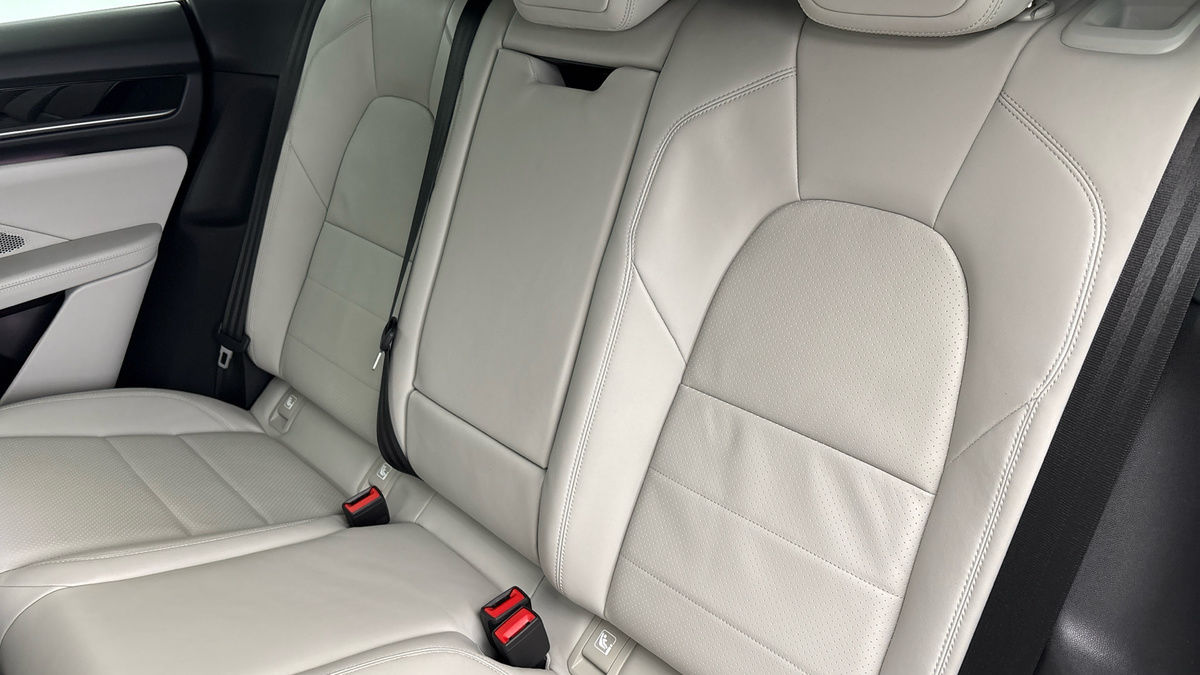 Used Porsche Macan 2025 for sale - 76536435: Photo 16