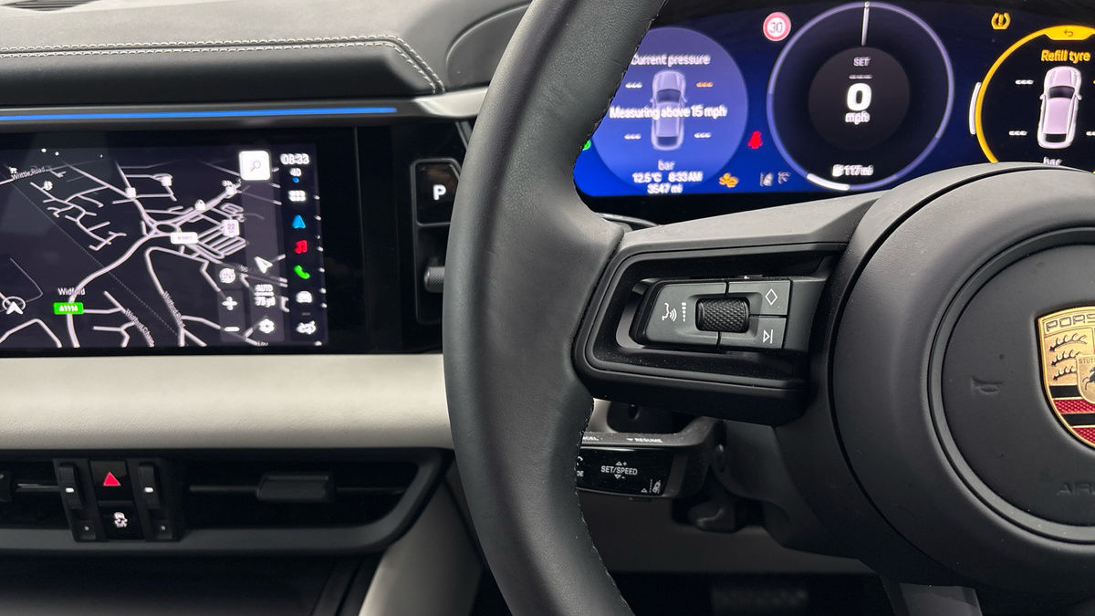 Used Porsche Macan 2025 for sale - 76536435: Photo 25