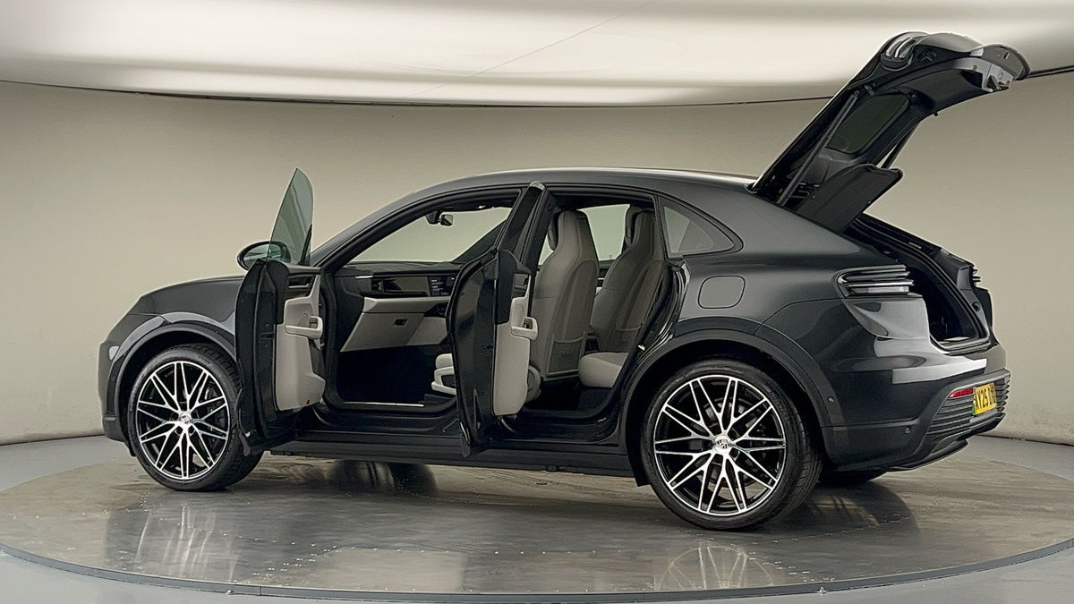 Used Porsche Macan 2025 for sale - 76536435: Photo 88