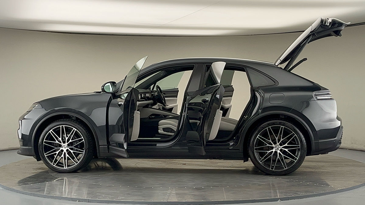 Used Porsche Macan 2025 for sale - 76536435: Photo 90