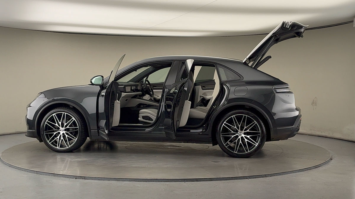 Used Porsche Macan 2025 for sale - 76536435: Photo 96