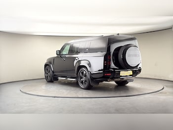 Used Land Rover Defender 130 2023 for sale - 78228441: Photo