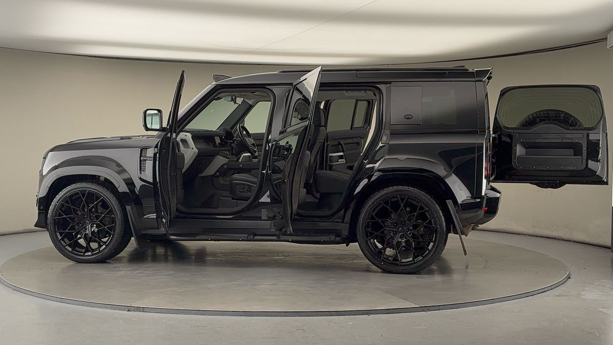 Used Land Rover Defender 110 2022 for sale - 76950911: Photo 51