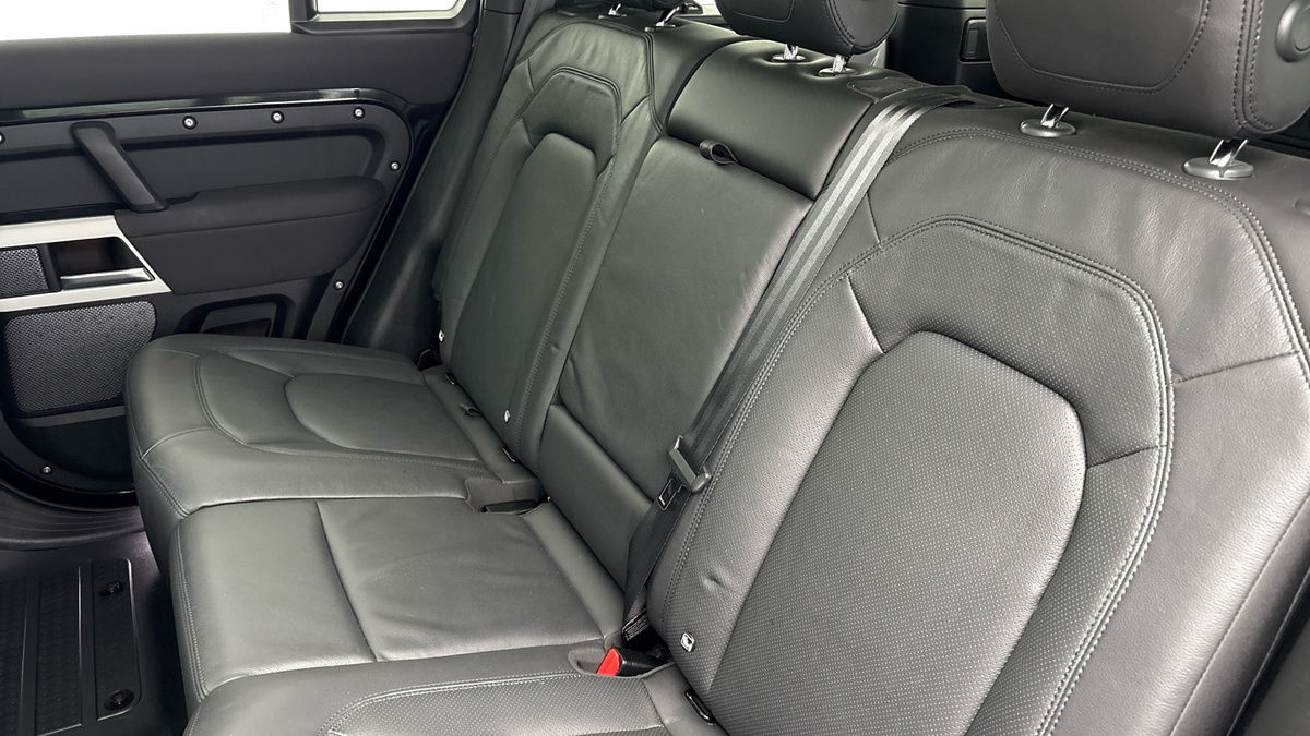 Used Land Rover Defender 110 2022 for sale - 76950911: Photo 8