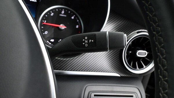 Used Mercedes-Benz V-Class 2023 for sale - 75222094: Photo 2