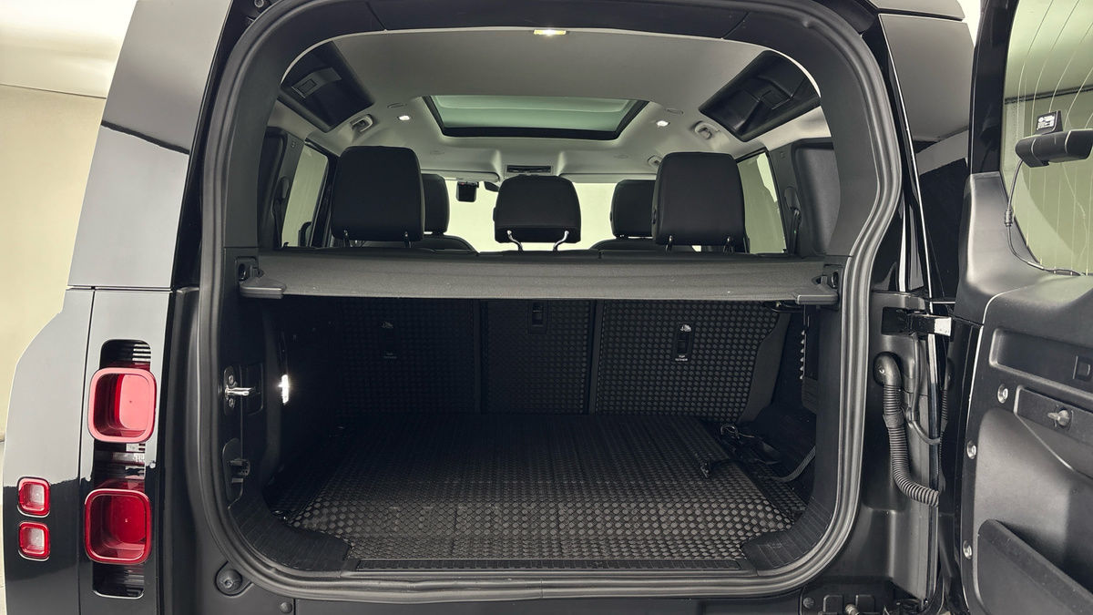 Used Land Rover Defender 110 2024 for sale - 76185923: Photo 11