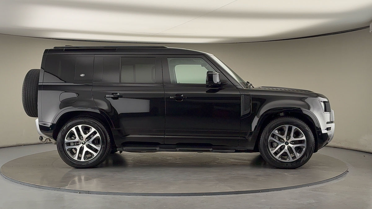 Used Land Rover Defender 110 2024 for sale - 76185923: Photo 16